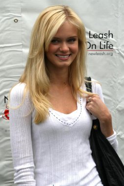 Sara Paxton