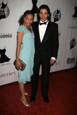 Tawny cypress ve santiago cabrera