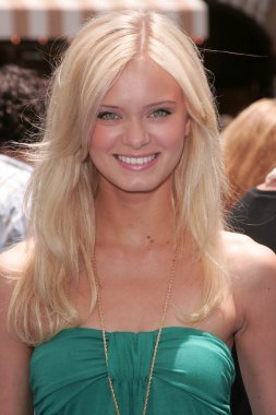 Sara Paxton