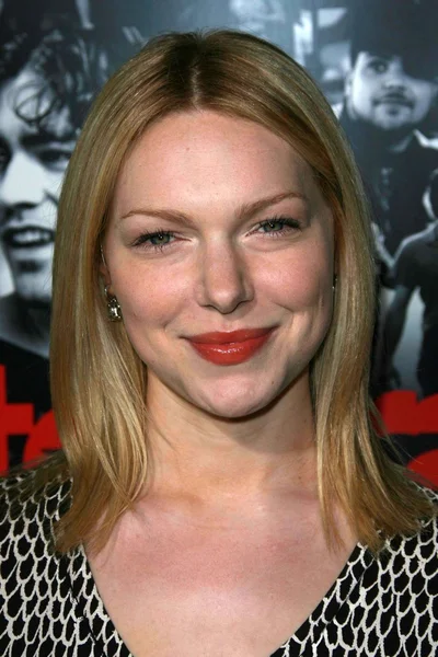 Laura prepon