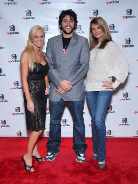 Katie Lohmann with Courtney Hansen and friend at the Launch Party for Gopotato.tv. Cinespace, Hollywood, CA. 11-29-06 — Stock Photo, Image