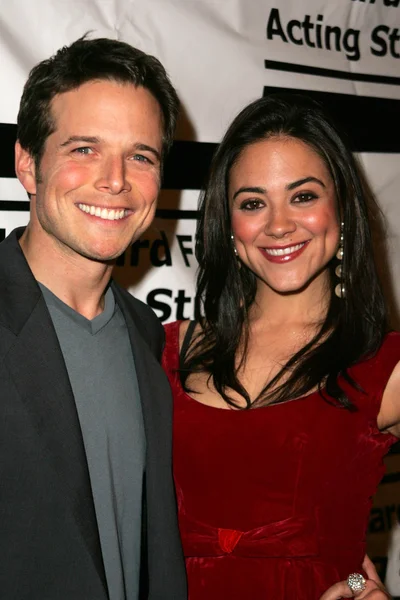 Scott wolf i camille guaty — Zdjęcie stockowe