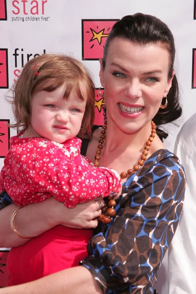 Debi Mazar and daughter — Stock Photo, Image