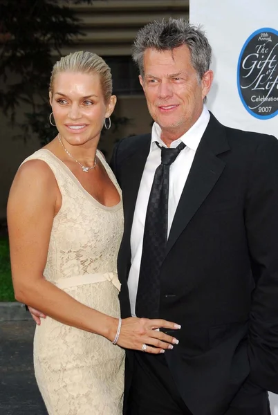 Yolanda Hadid and David Foster — Stock Photo, Image