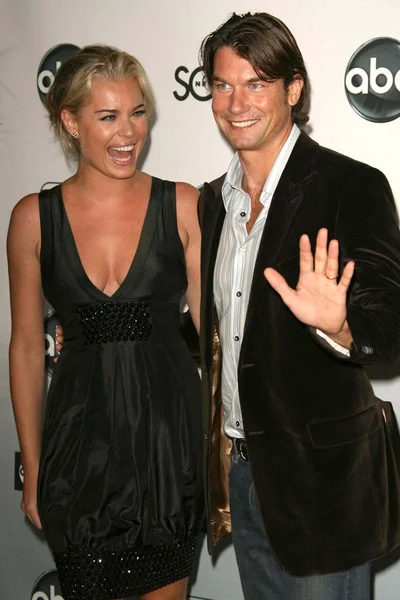 Rebecca Romijn e Jerry O 'Connell — Fotografia de Stock