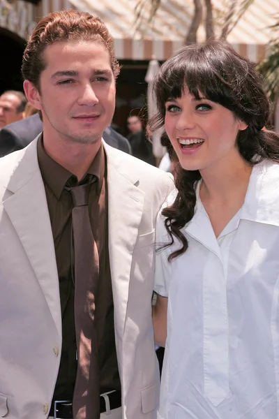 Shia labeouf und zooey deschanel — Stockfoto