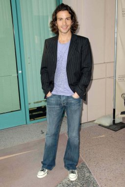 Santiago Cabrera