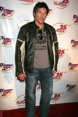 Jay davis hosts charity poker turnuvası