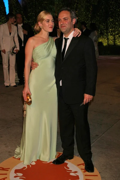 Kate winslet en sam mendes op de 2007 ijdelheid eerlijke oscar partij. Mortons, west hollywood, ca. 02-25-07 — Stockfoto