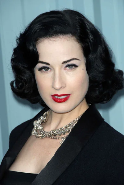Dita Von Teese at the 2007/2008 Chanel Cruise Show Presented by Karl Lagerfeld. Hanger 8, Santa Monica, CA. 05-18-07 — Stock Fotó