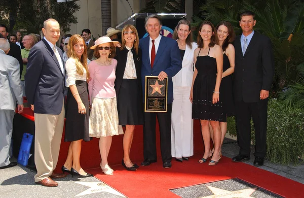 Mike kaldırıma aile ve arkadaşlar ile — Stok fotoğraf