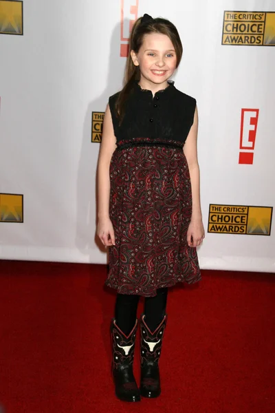 Abigail Breslin választása 12 éves Critics Awards. Santa Monica Civic Auditorium, Santa Monica, Ca. 01-12-07 — Stock Fotó