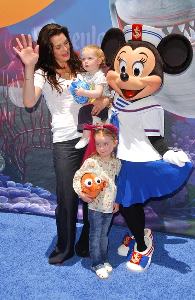 Opening van disneyland de 'finding nemo onderzeese reis" — Stockfoto