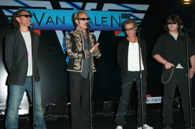 Alex van halen ve david lee roth ile eddie van halen ve wolfgang van halen van halen reunion tur basın toplantısında. dört mevsim hotel, los angeles, ca. 08-13-07