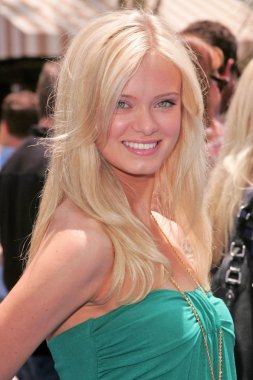 Sara Paxton