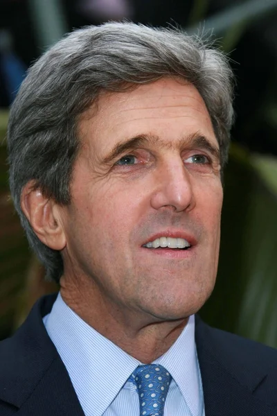 John kerry och teresa heinz kerry främja "denna stund på jorden" — Stockfoto