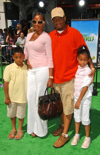 Mary J. Blige with Kendu Isaacs and family — Stock Photo, Image