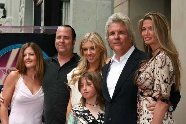 Jon Peters y su familia — Foto de Stock