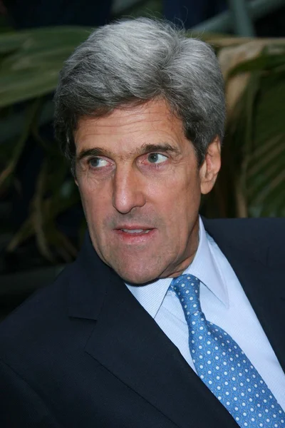 John kerry och teresa heinz kerry främja "denna stund på jorden" — Stockfoto