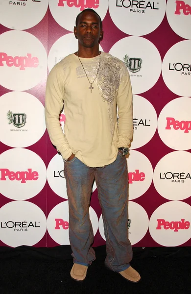 Keith robinson dergisi yazı grammy partisinde. On, west hollywood, ca. 02-11-07