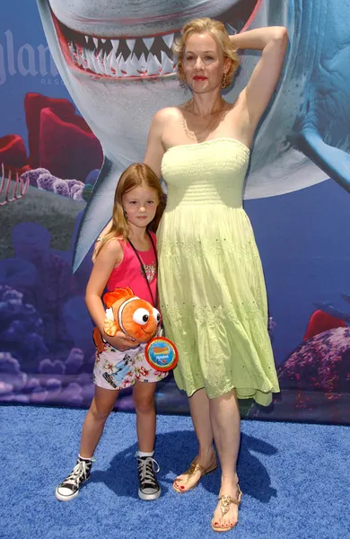 Abertura da Disneylândia "Encontrando Nemo viagem submarina " — Fotografia de Stock