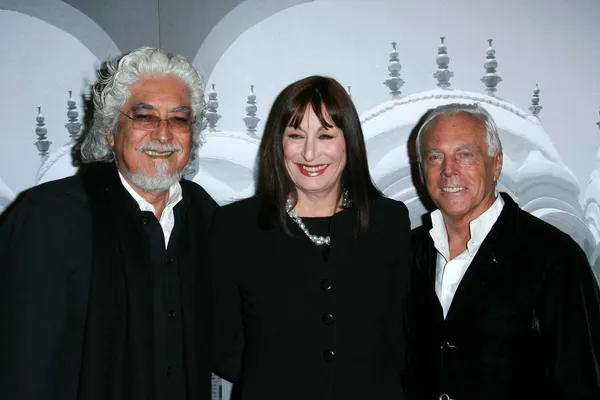 Robert Graham con Anjelica Huston y Giorgio Armani — Foto de Stock