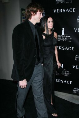 Ashton kutcher ve demi moore