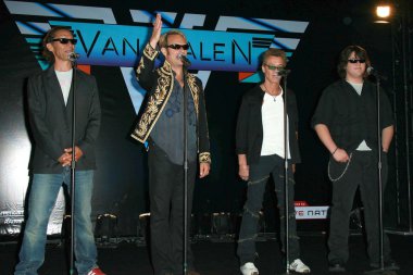 Alex van halen ve david lee roth ile eddie van halen ve wolfgang van halen van halen reunion tur basın toplantısında. dört mevsim hotel, los angeles, ca. 08-13-07