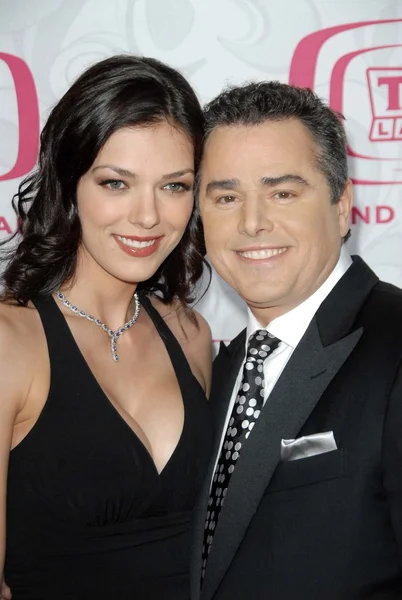 Adrianne Curry y Christopher Knight en el 5º Annual TV Land Awards. Barker Hangar, Santa Monica, CA. 04-14-07 — Foto de Stock