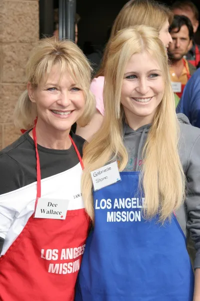 Dee wallace och gabrielle sten — Stockfoto