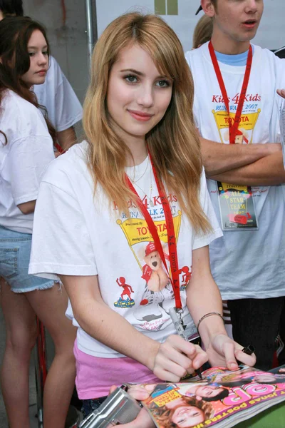 2. jährliche Kinder 4 Kinder 5km laufen / gehen — Stockfoto