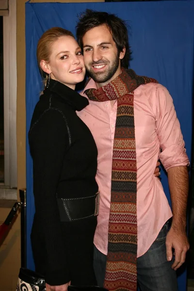 Katherine Heigl and Josh Kelley at the premiere of Dreamgirls. Wilshire Theatre, Los Angeles, CA. 12-11-06 — Stock Photo, Image