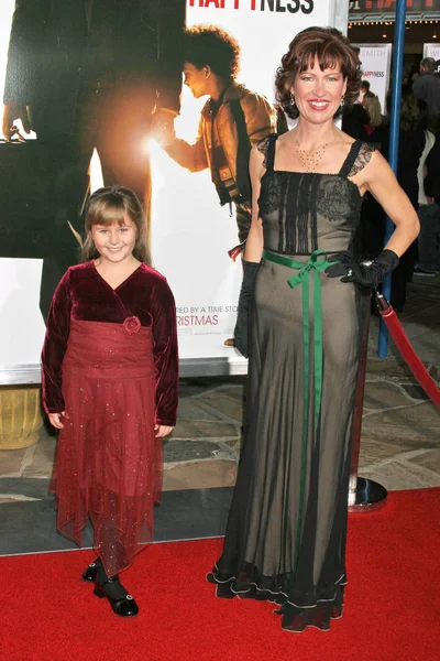 Ada-nicole Sanger and Trisha Simmons at the premiere of The Pursuit of Happyness. Mann Village Theatre, Westwood, CA. 12-07-06 — Stock Photo, Image