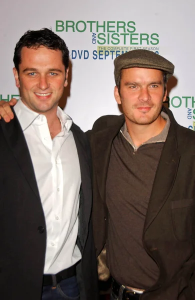 Matthew Rhys og Balthazar Getty ved Launch Party for "Brothers and Sisters The Complete First Season" DVD. San Antonio Winery, Los Angeles, CA. Tilsætningsstoffets sammensætning: - Stock-foto