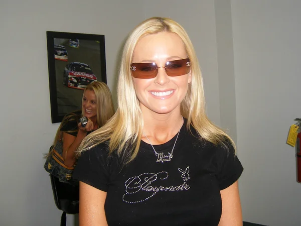 Katie Lohmann à la première radio par satellite XM Speedjam, Homestead-Miami Speedway, Homestead, Floride 03-24-07 — Photo