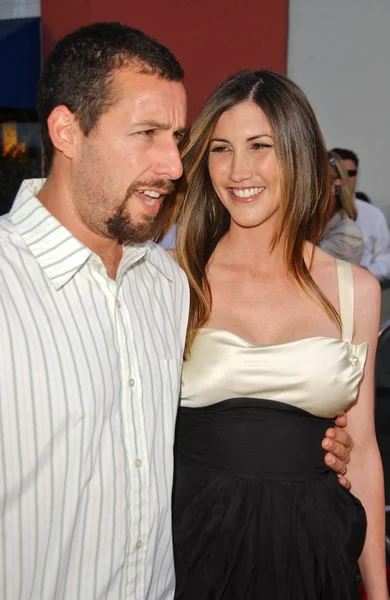 Adam Sandler e Jackie Sandler na estreia mundial de I Now Pronounce You Chuck e Larry. Gibson Amphitheatre, Studio City, CA. 07-12-07 — Fotografia de Stock