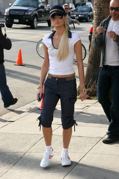 Paris hilton adlı bir fotoğraf çekmek için fila