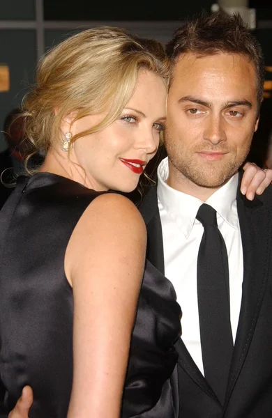 Charlize Theron and Stuart Townsend — Stock Photo, Image