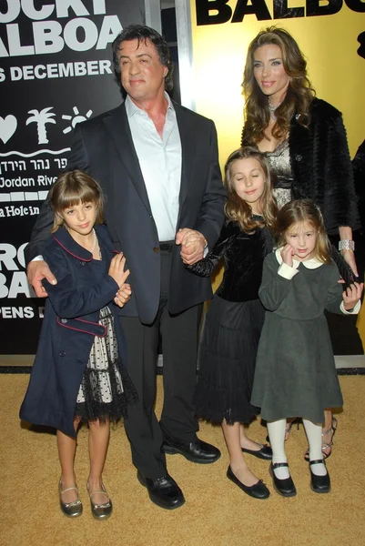 Sylvester stallone och jennifer flavin med familj — Stockfoto