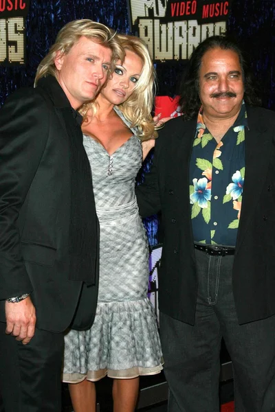 Hans Klok com Pamela Anderson e Ron Jeremy chegando ao MTV Video Music Awards de 2007. The Palms Hotel And Casino, Las Vegas, NV. 09-09-07 — Fotografia de Stock