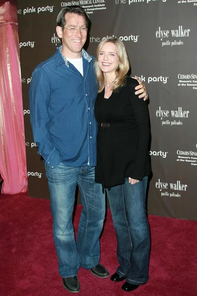 Courtney Thorne-Smith and husband Roger at the 3rd Annual Pink Party benefiting Cedars-Sinai Women's Cancer Research Institute. Viceroy Hotel, Santa Monica, CA. 09-08-07 — Zdjęcie stockowe