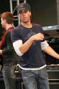 Enrique Iglesias-mağaza performans ve imzalama