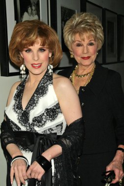 kat kramer ve kathy kramer murray, fred, garrett segal mauro kafe. Fred segal kafe, los angeles, ca. 02-08-07