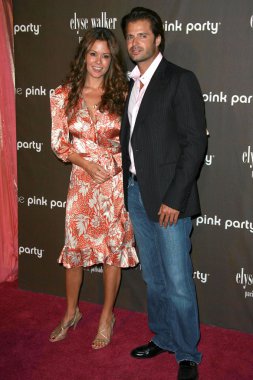 Brooke burke ve david charvet 3 yıllık pembe parti geciktirilmemesi cedars-sinai kadınların Kanser Araştırma Enstitüsü. Genel Vali hotel, santa monica, ca. 09-08-07