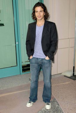 Santiago Cabrera
