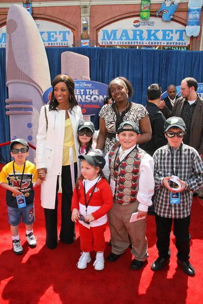 Shaun Robinson with children up for adoption — Stock Photo, Image