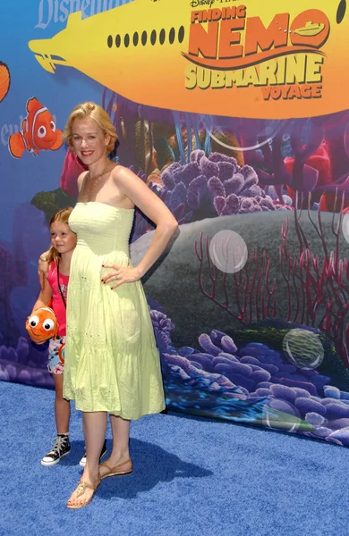 Eröffnung von Disneylands U-Boot-Reise "Findet Nemo"" — Stockfoto