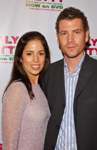 Ana Ortiz, Noah Lebenzon — Stock Photo, Image