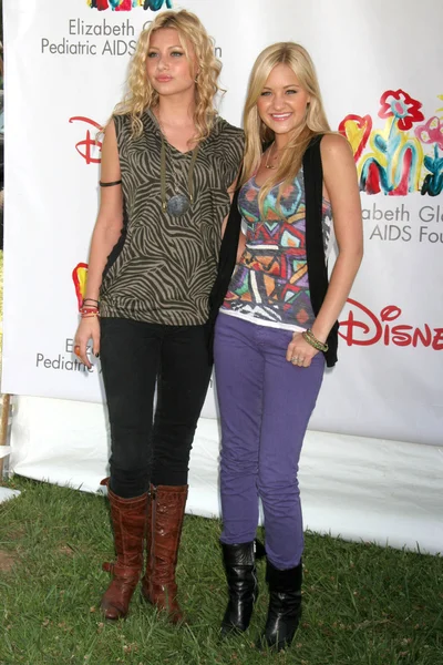 Alyson Michalka, Amanda Michalka — Stockfoto