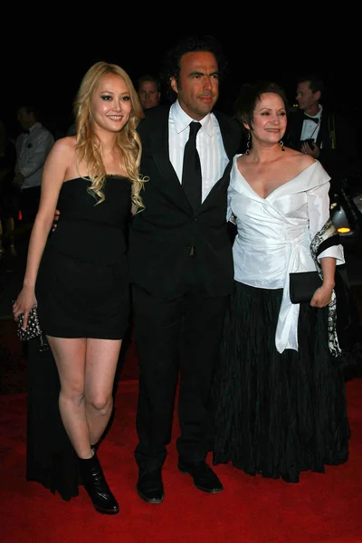 Rinko Kikuchi with Alejandro Gonzalez Inarritu and Adriana Barraza — Stock Photo, Image